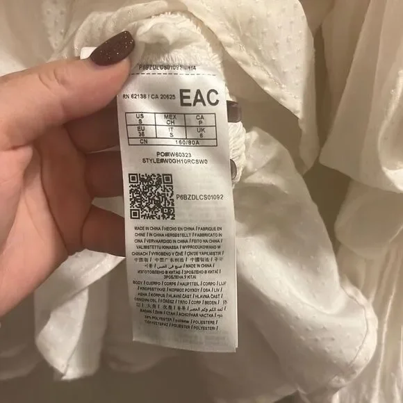 ✨Guess Celestine Off The Shoulder Sz Small Top✨ - Picture 8 of 9